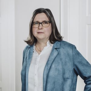 Claudia Vierle, Cross Consult