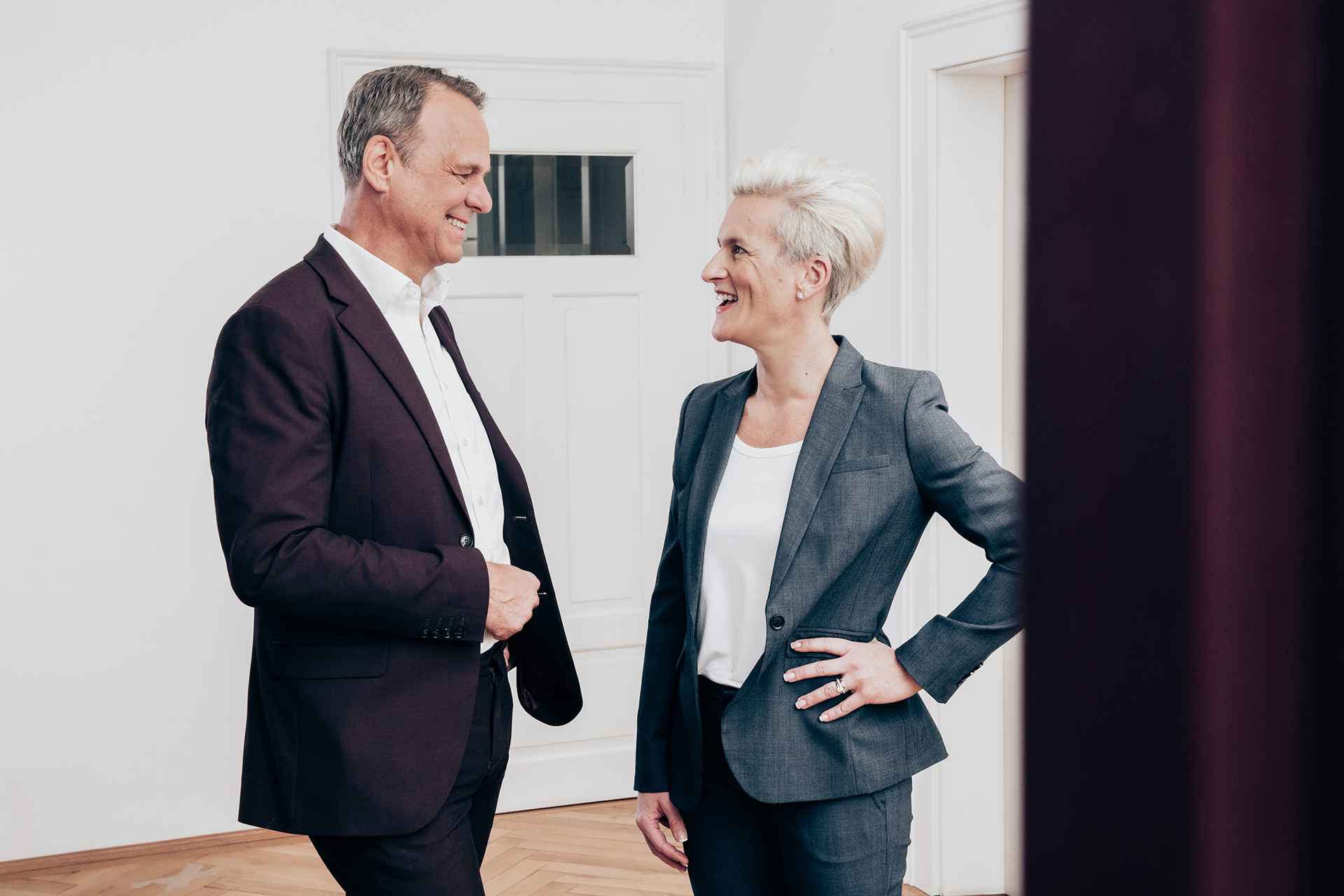 Cross Mentoring Programm für Unternehmen: Mitarbeitende und Führungskräfte vernetzen sich, tauschen Erfahrungen aus und entwickeln Strategien für erfolgreiche Zusammenarbeit