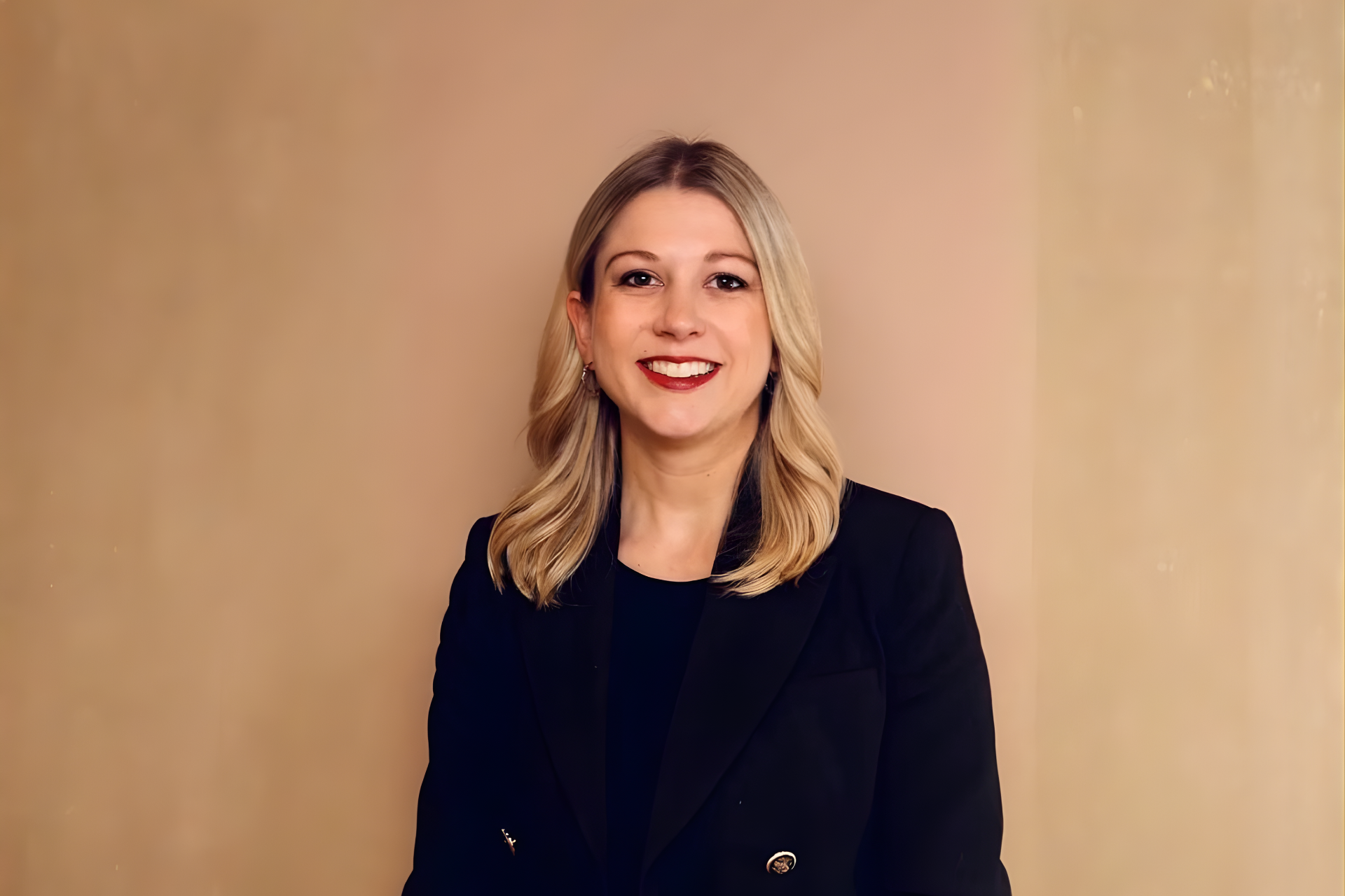 Porträt von Sandra Ziegler Teilnehmerin des Cross Mentoring Programms, Erfahrungsbericht über persönliche Weiterentwicklung und berufliche Erfahrungen.