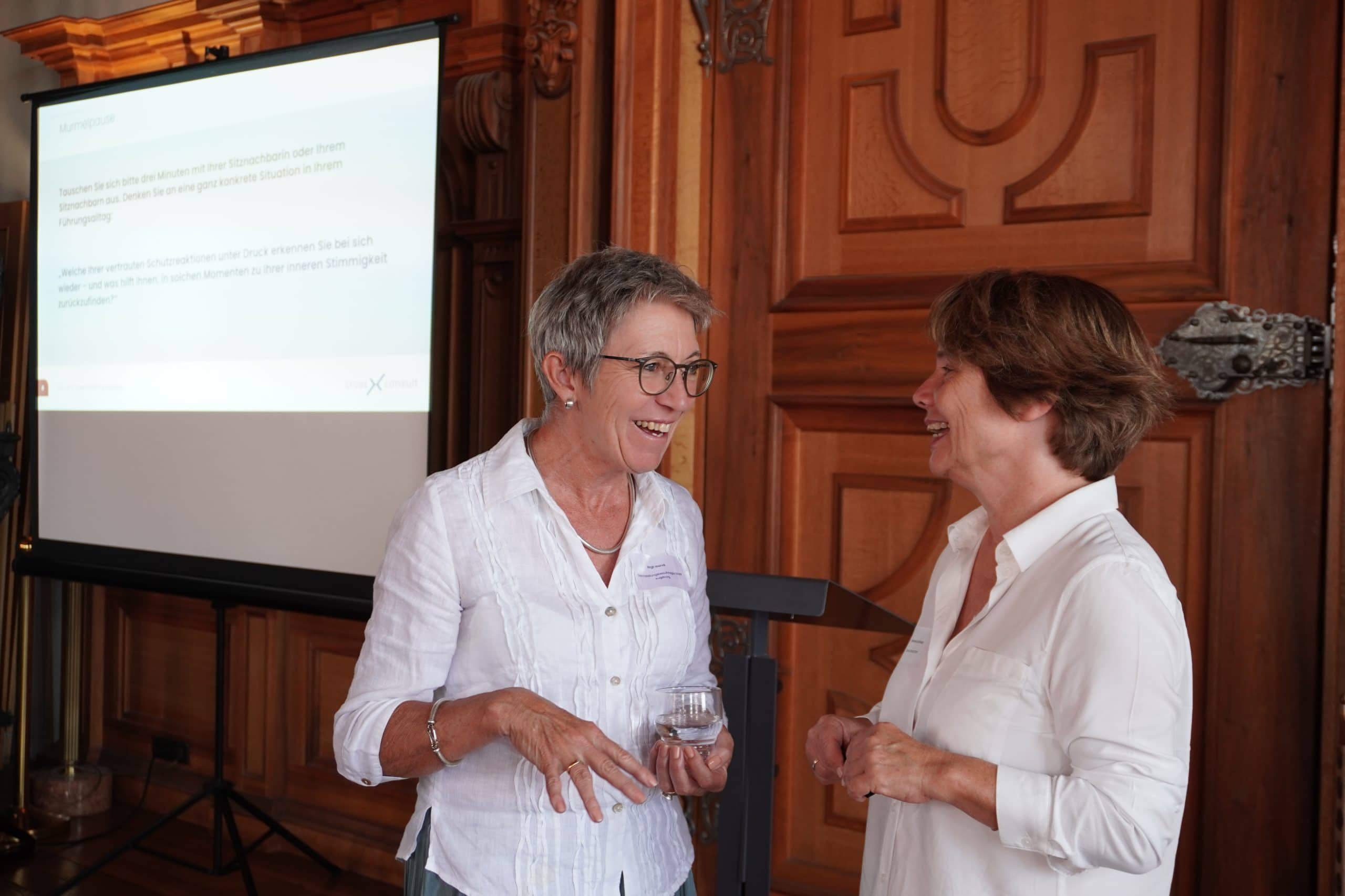 Simone Schönfeld im Gespräch mit Birgit Weindl von der Gleichstellungsstelle der Stadt Augsburg