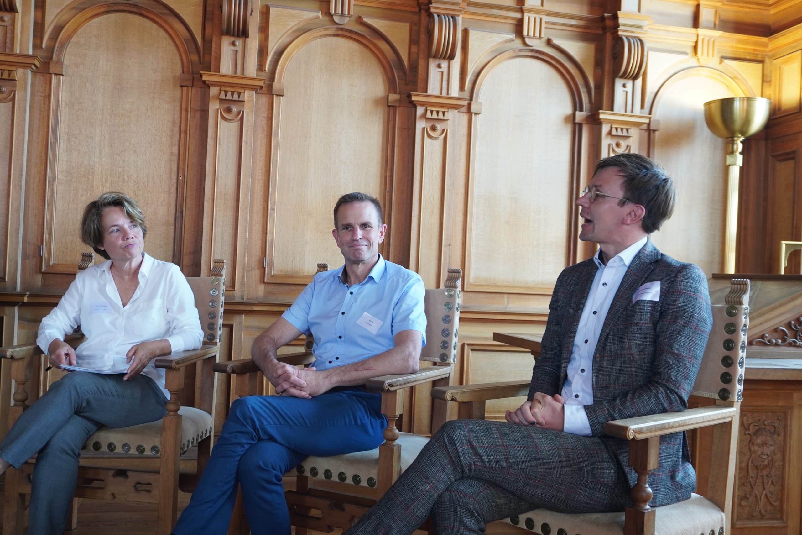 Teilnehmende der Podiumsdiskussion